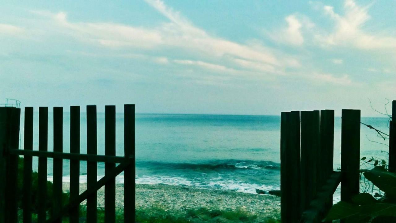 ניאה סקיוני Seafront Villa Joan מראה חיצוני תמונה